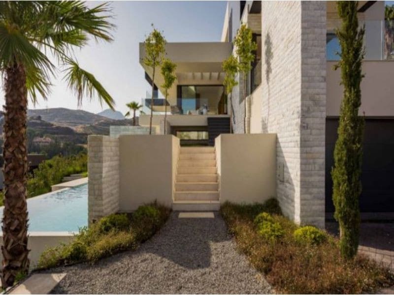 5 bedroom Villa for sale in Marbella with pool garage - € 3,595,000 (Ref: 10001984)