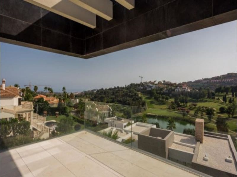 5 bedroom Villa for sale in Marbella with pool garage - € 3,595,000 (Ref: 10001984)