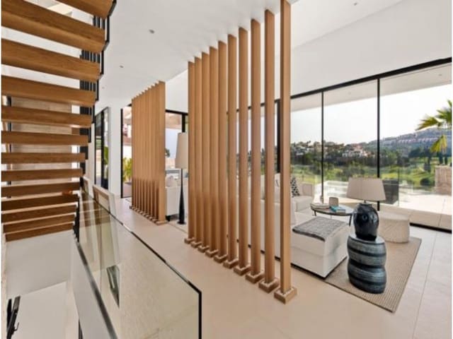 5 bedroom Villa for sale in Marbella with pool garage - € 3,595,000 (Ref: 10001984)