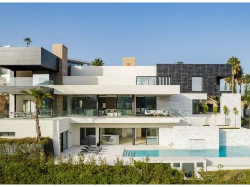 5 bedroom Villa for sale in Marbella with pool garage - € 3,595,000 (Ref: 10001984)