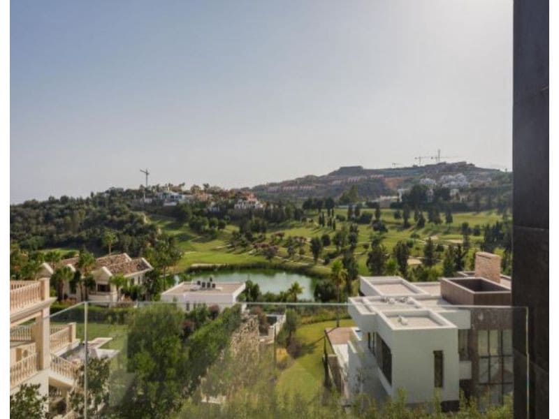 5 bedroom Villa for sale in Marbella with pool garage - € 3,595,000 (Ref: 10001984)