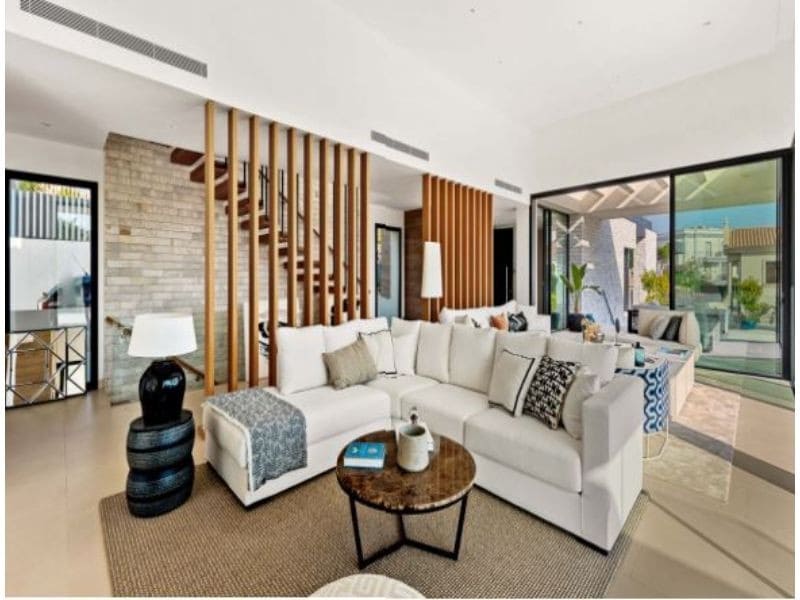 5 bedroom Villa for sale in Marbella with pool garage - € 3,595,000 (Ref: 10001984)