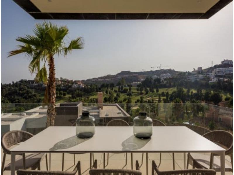 5 bedroom Villa for sale in Marbella with pool garage - € 3,595,000 (Ref: 10001984)