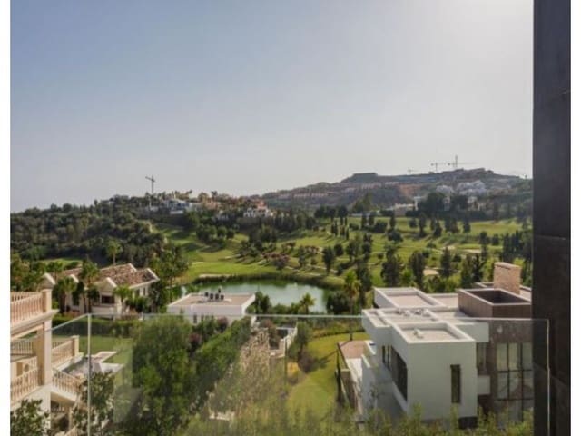 5 bedroom Villa for sale in Marbella with pool garage - € 3,595,000 (Ref: 10001984)