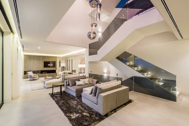 7 sypialnia Willa na sprzedaż w Marbella z basenem garażem - 4 900 000 € (Ref: 10001986)