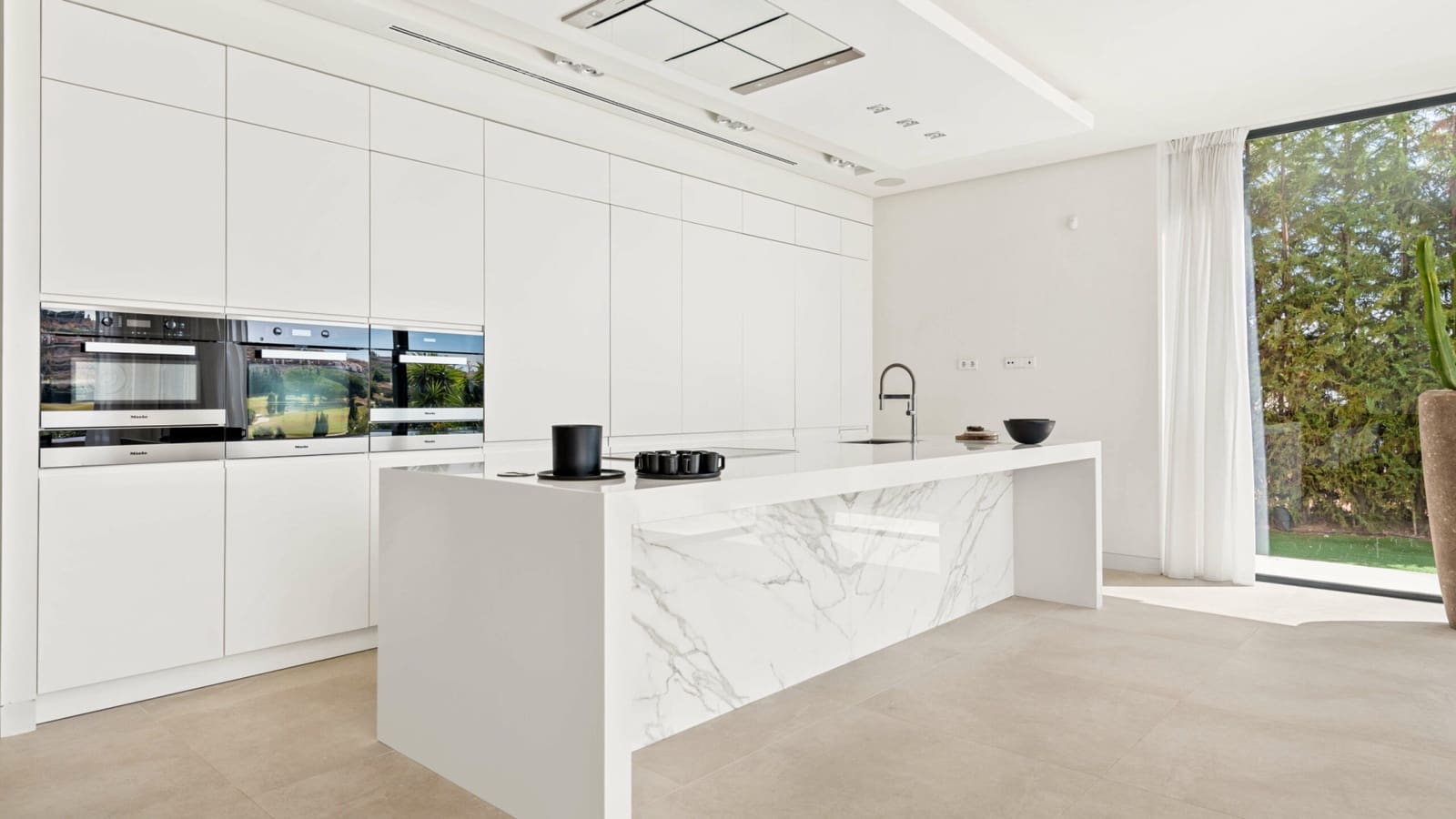7 sypialnia Willa na sprzedaż w Marbella z basenem garażem - 4 900 000 € (Ref: 10001986)