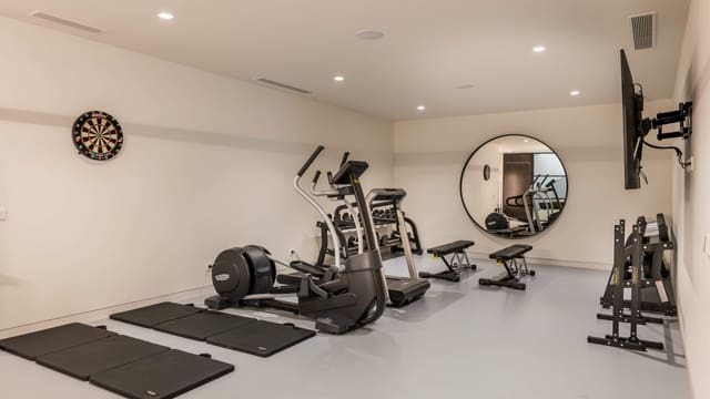 7 sypialnia Willa na sprzedaż w Marbella z basenem garażem - 4 900 000 € (Ref: 10001986)