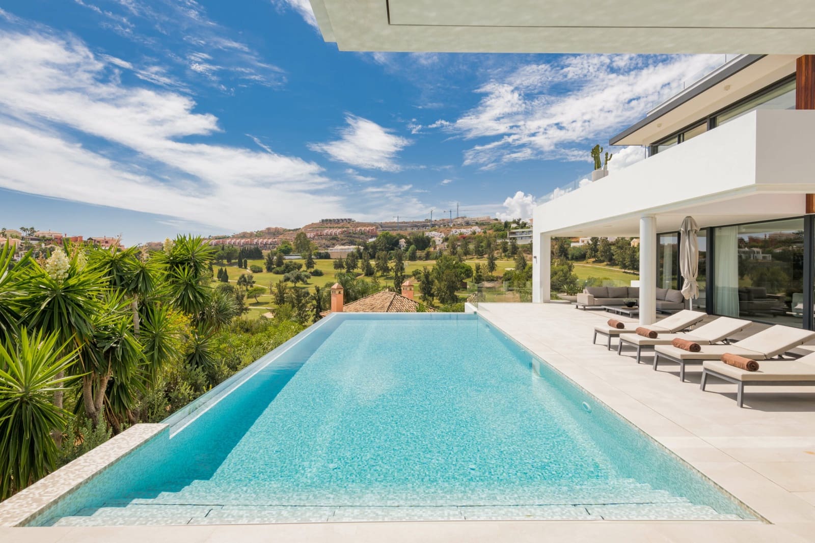 7 sypialnia Willa na sprzedaż w Marbella z basenem garażem - 4 900 000 € (Ref: 10001986)