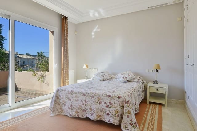 4 soverom Villa til salgs i Nueva Andalucia, Marbella med svømmebasseng garasje - € 1 700 000 (Ref: 10001988)