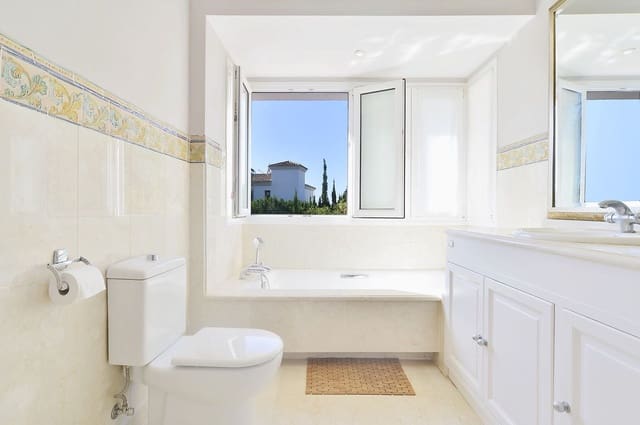 4 soverom Villa til salgs i Nueva Andalucia, Marbella med svømmebasseng garasje - € 1 700 000 (Ref: 10001988)