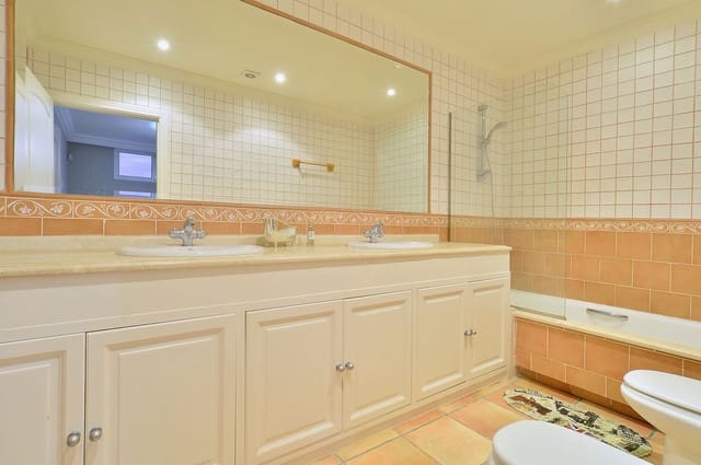 4 soverom Villa til salgs i Nueva Andalucia, Marbella med svømmebasseng garasje - € 1 700 000 (Ref: 10001988)