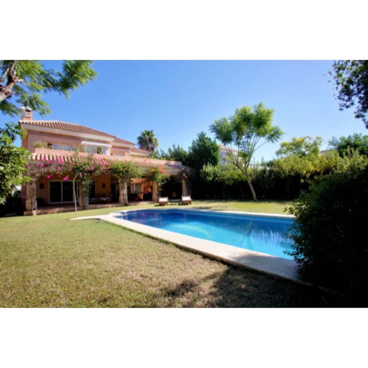 Chalet de 4 habitaciones en Nueva Andalucia en venta con piscina garaje - 1.700.000 € (Ref: 10001988)