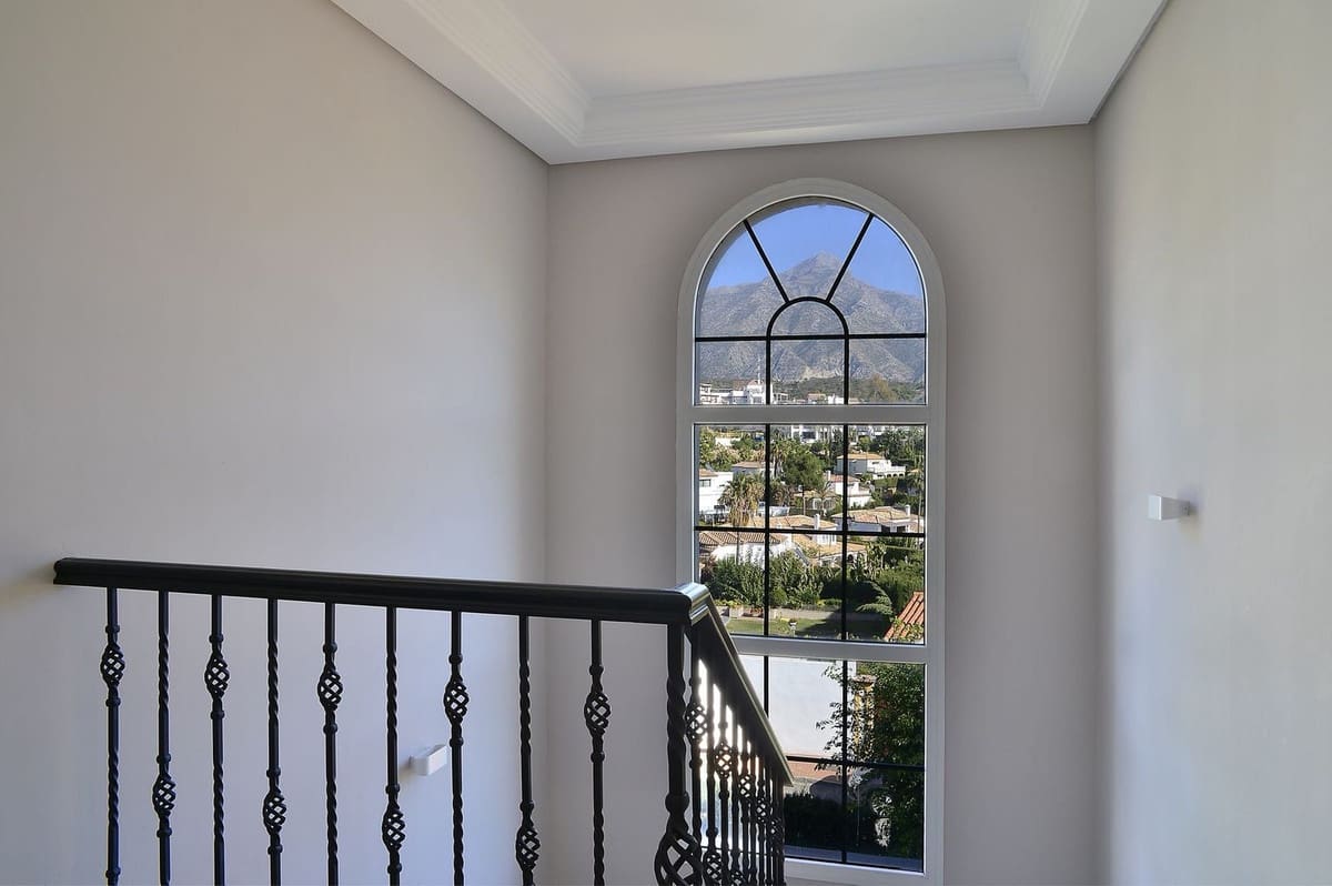 Chalet de 4 habitaciones en Nueva Andalucia en venta con piscina garaje - 1.700.000 € (Ref: 10001988)
