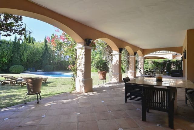 4 soverom Villa til salgs i Nueva Andalucia, Marbella med svømmebasseng garasje - € 1 700 000 (Ref: 10001988)