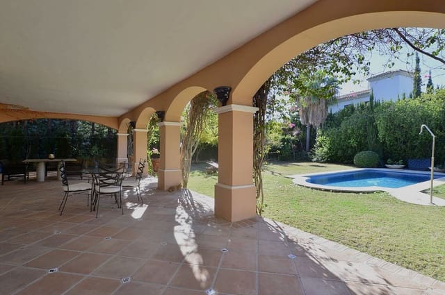 4 soverom Villa til salgs i Nueva Andalucia, Marbella med svømmebasseng garasje - € 1 700 000 (Ref: 10001988)