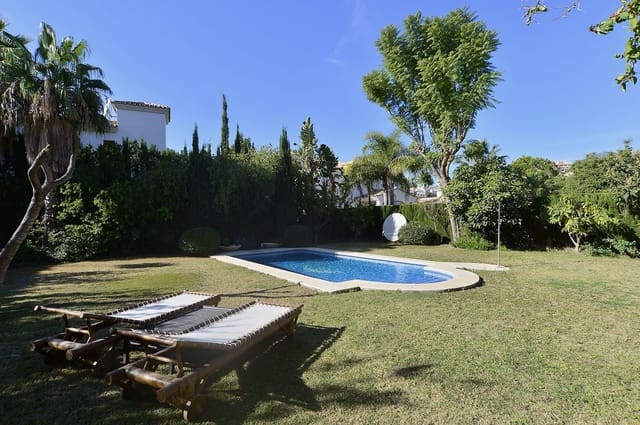 4 soverom Villa til salgs i Nueva Andalucia, Marbella med svømmebasseng garasje - € 1 700 000 (Ref: 10001988)