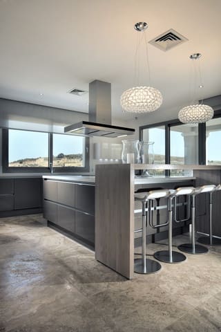 6 soverom Villa til salgs i Marbella med svømmebasseng garasje - € 3 500 000 (Ref: 10002002)