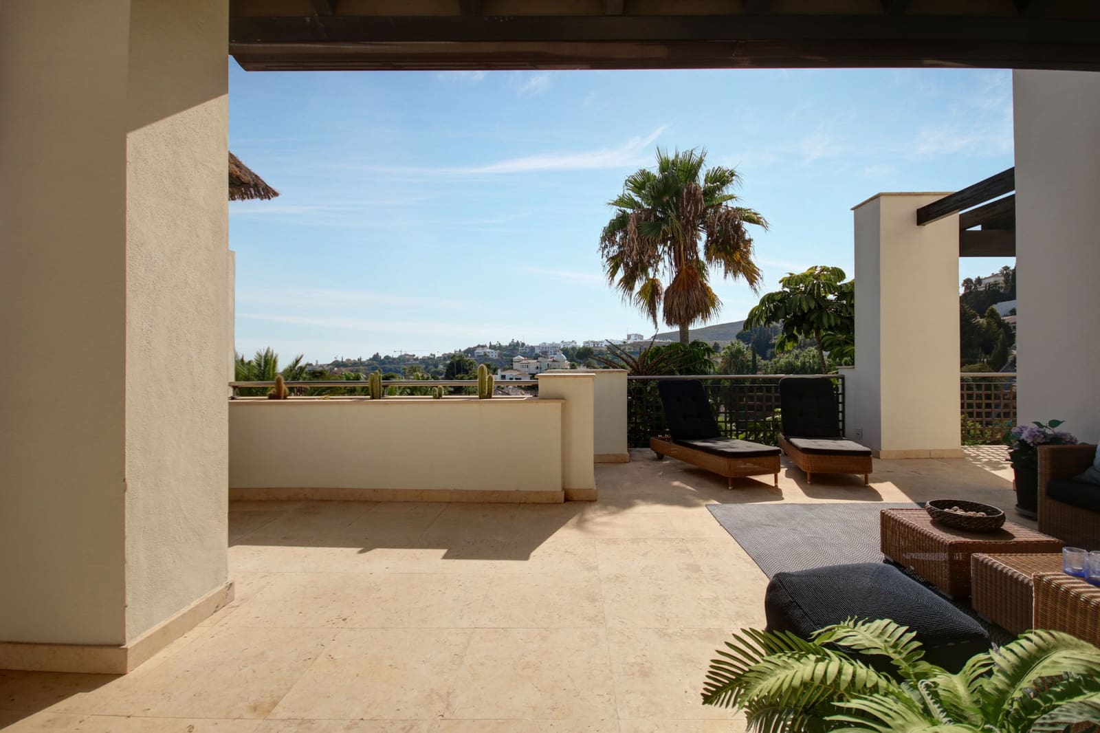 3 sypialnia Apartament na sprzedaż w Marbella z basenem garażem - 1 175 000 € (Ref: 10002004)
