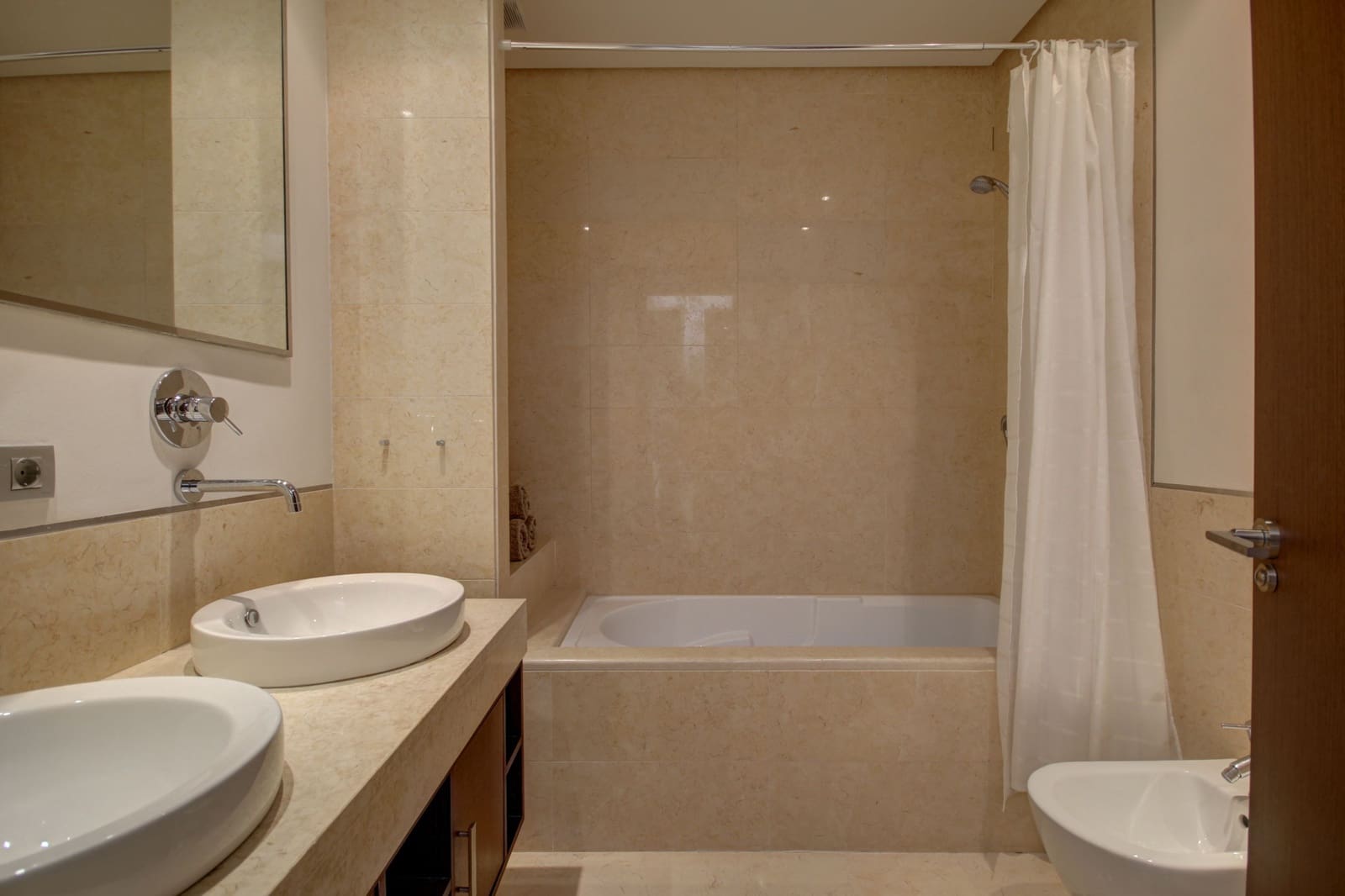 3 sypialnia Apartament na sprzedaż w Marbella z basenem garażem - 1 175 000 € (Ref: 10002004)