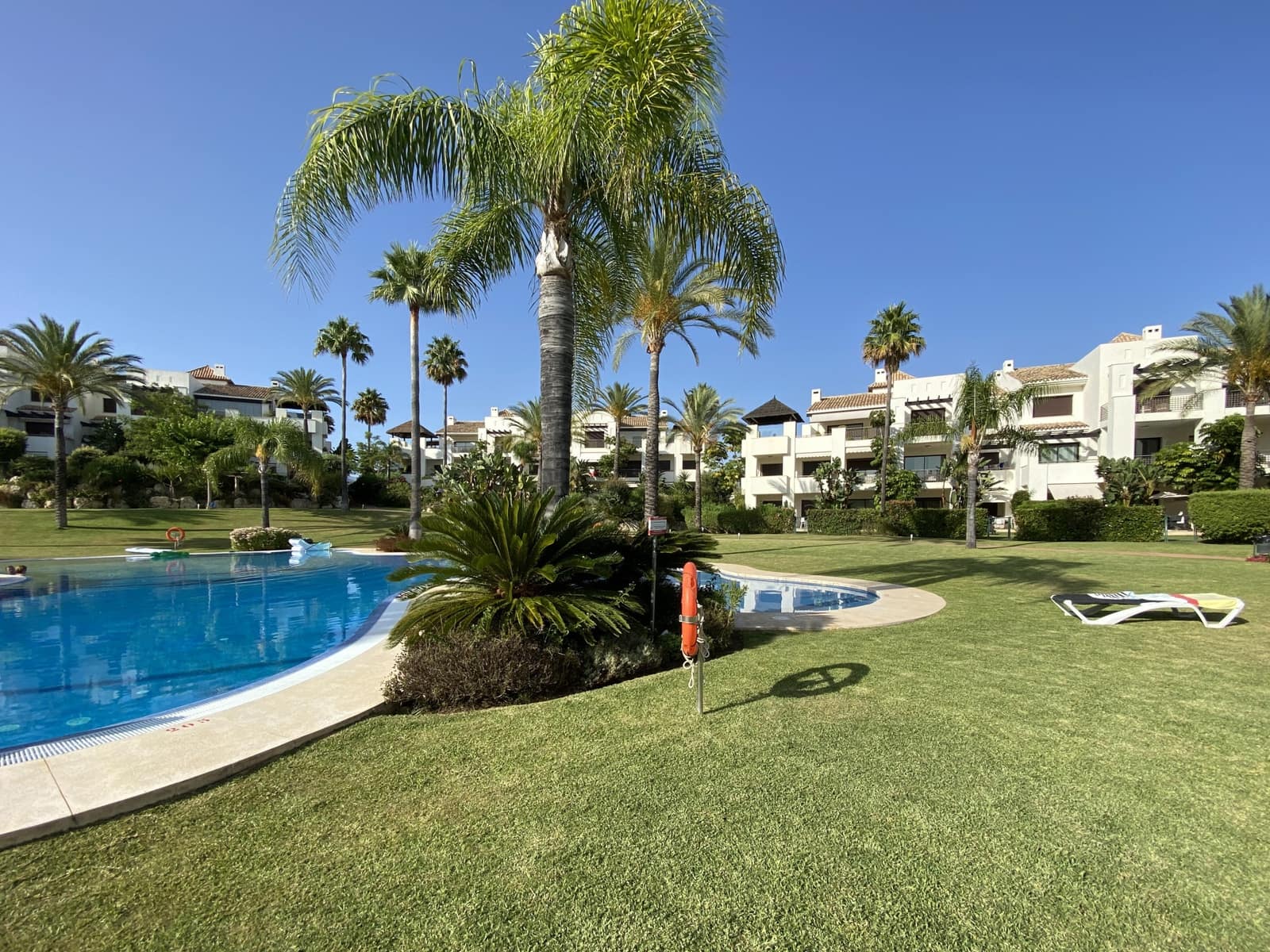 3 sypialnia Apartament na sprzedaż w Marbella z basenem garażem - 1 175 000 € (Ref: 10002004)