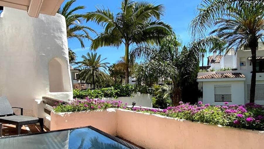 2 bedroom Apartment for sale in Marbella with pool garage - € 780,000 (Ref: 10002005)