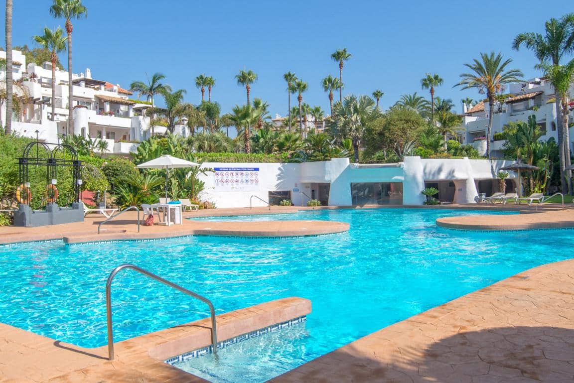 2 bedroom Apartment for sale in Marbella with pool garage - € 780,000 (Ref: 10002005)