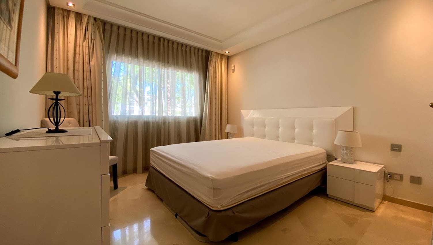 2 bedroom Apartment for sale in Marbella with pool garage - € 780,000 (Ref: 10002005)