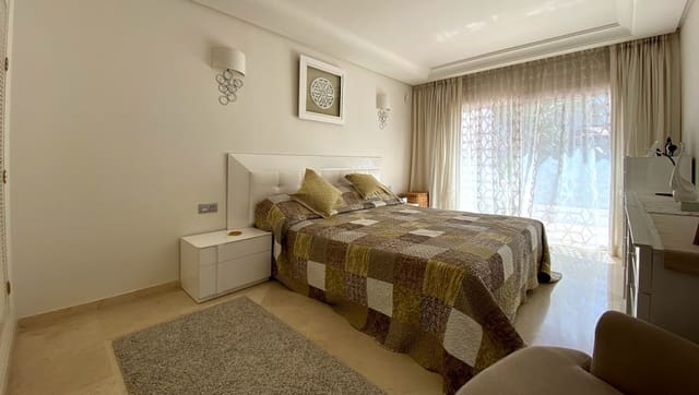 2 bedroom Apartment for sale in Marbella with pool garage - € 780,000 (Ref: 10002005)