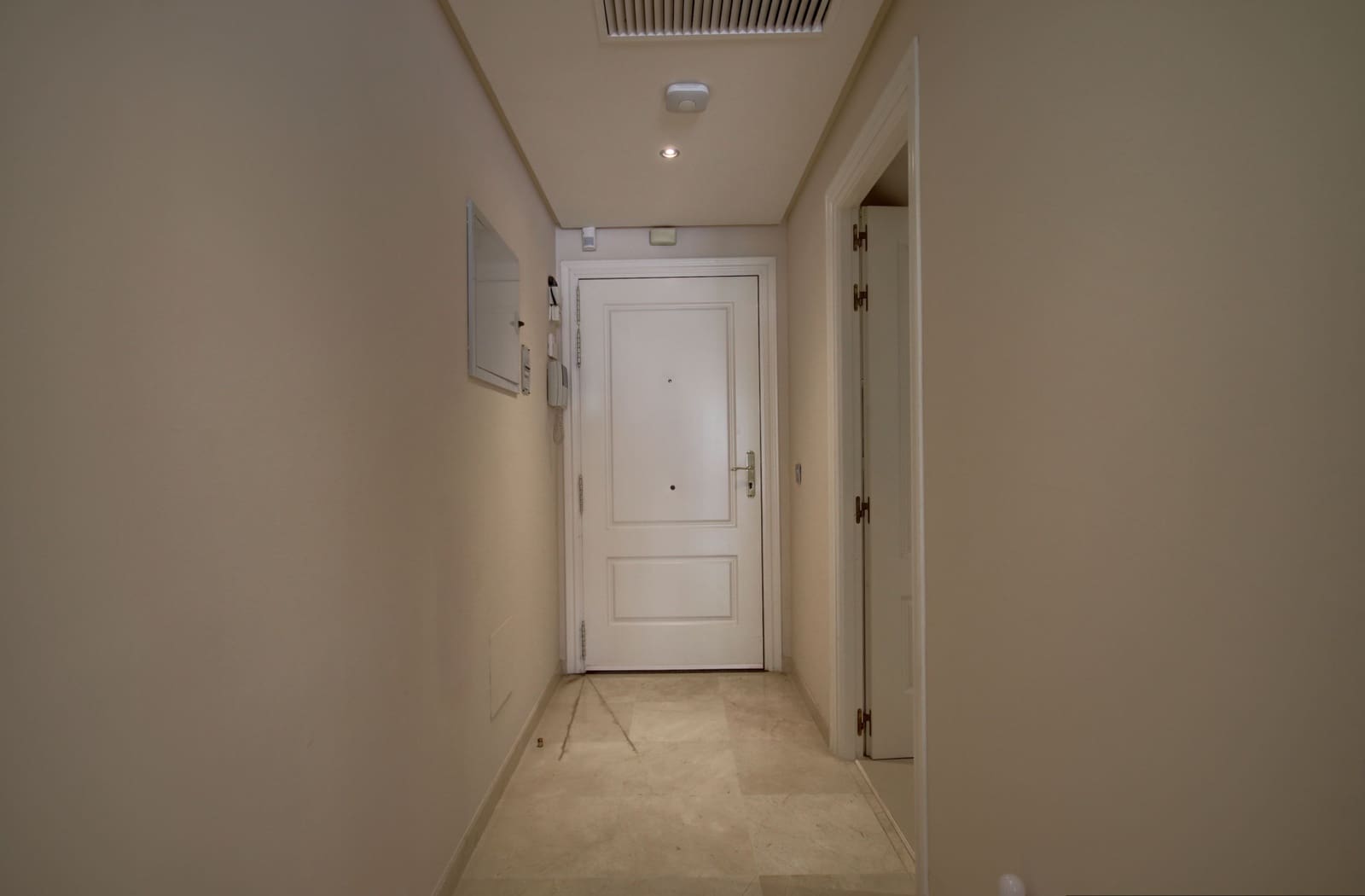 2 bedroom Apartment for sale in Marbella with pool garage - € 780,000 (Ref: 10002005)
