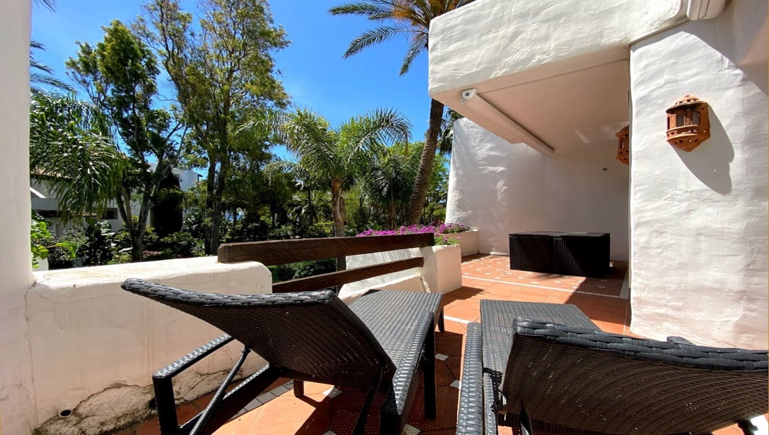 2 bedroom Apartment for sale in Marbella with pool garage - € 780,000 (Ref: 10002005)