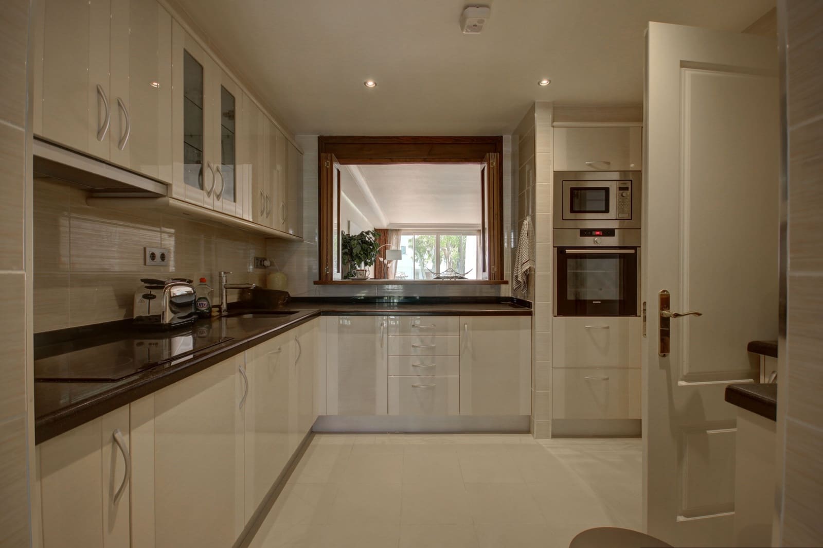 2 bedroom Apartment for sale in Marbella with pool garage - € 780,000 (Ref: 10002005)
