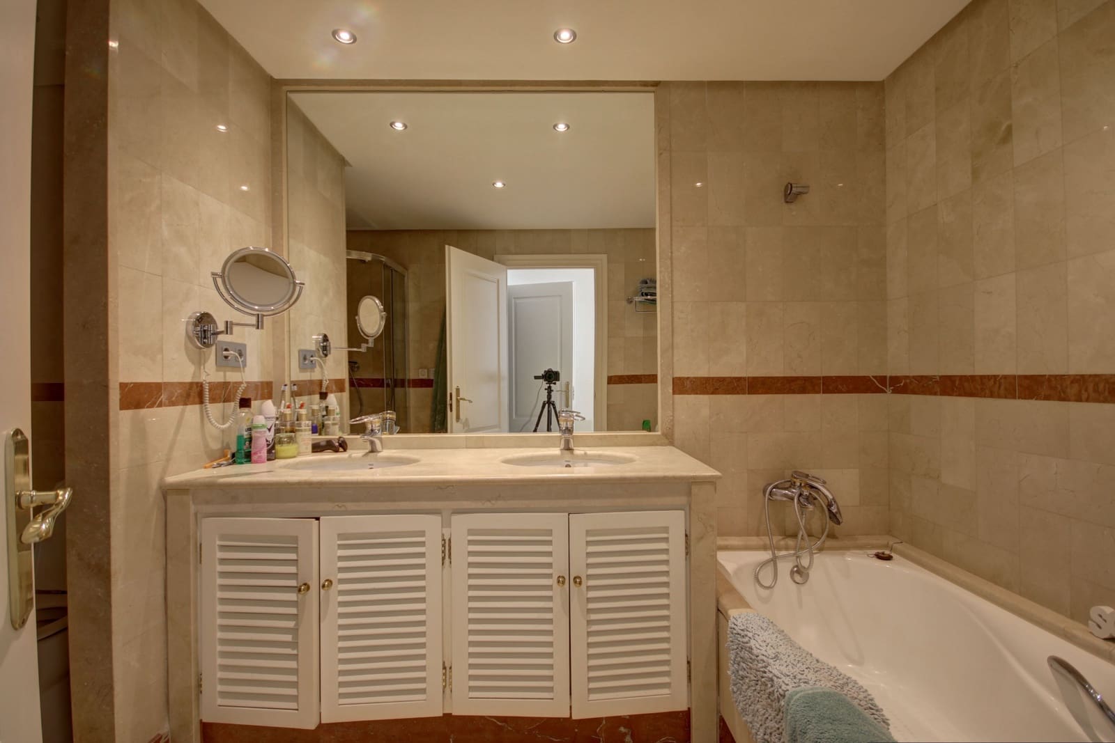 2 bedroom Apartment for sale in Marbella with pool garage - € 780,000 (Ref: 10002005)
