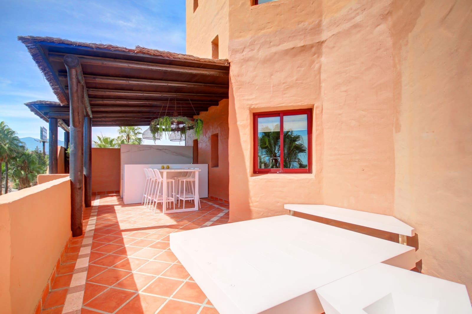2 sovrum Lägenhet till salu i Estepona med pool garage - 895 000 € (Ref: 10002006)