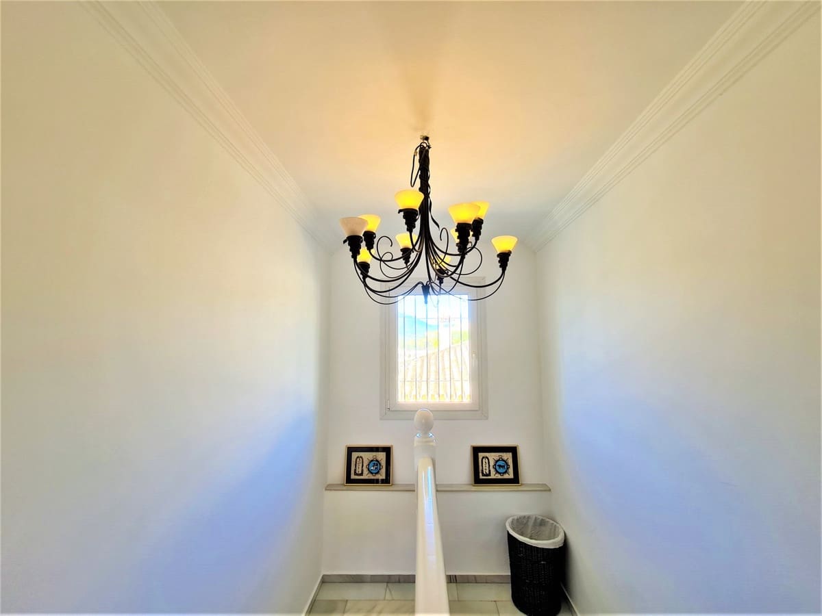4 chambre Villa/Maison à vendre à Nueva Andalucia avec piscine - 1 279 000 € (Ref: 10002008)