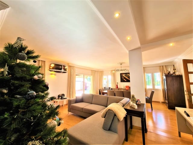 4 soverom Villa til salgs i Nueva Andalucia, Marbella med svømmebasseng - € 1 279 000 (Ref: 10002008)