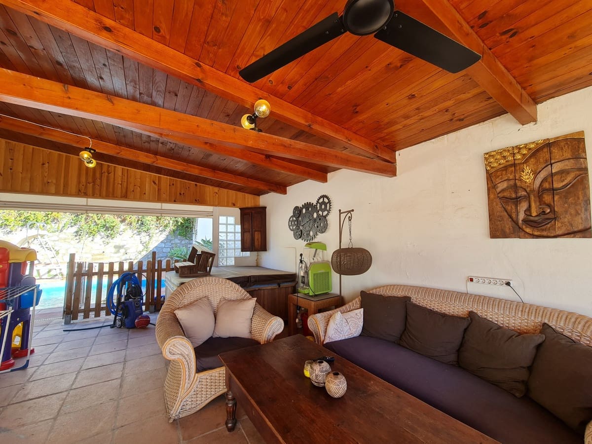 4 chambre Villa/Maison à vendre à Nueva Andalucia avec piscine - 1 279 000 € (Ref: 10002008)