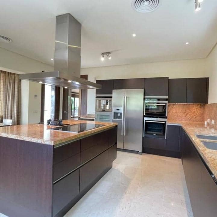 6 bedroom Villa for sale in Los Arqueros with pool garage - € 2,700,000 (Ref: 10002009)
