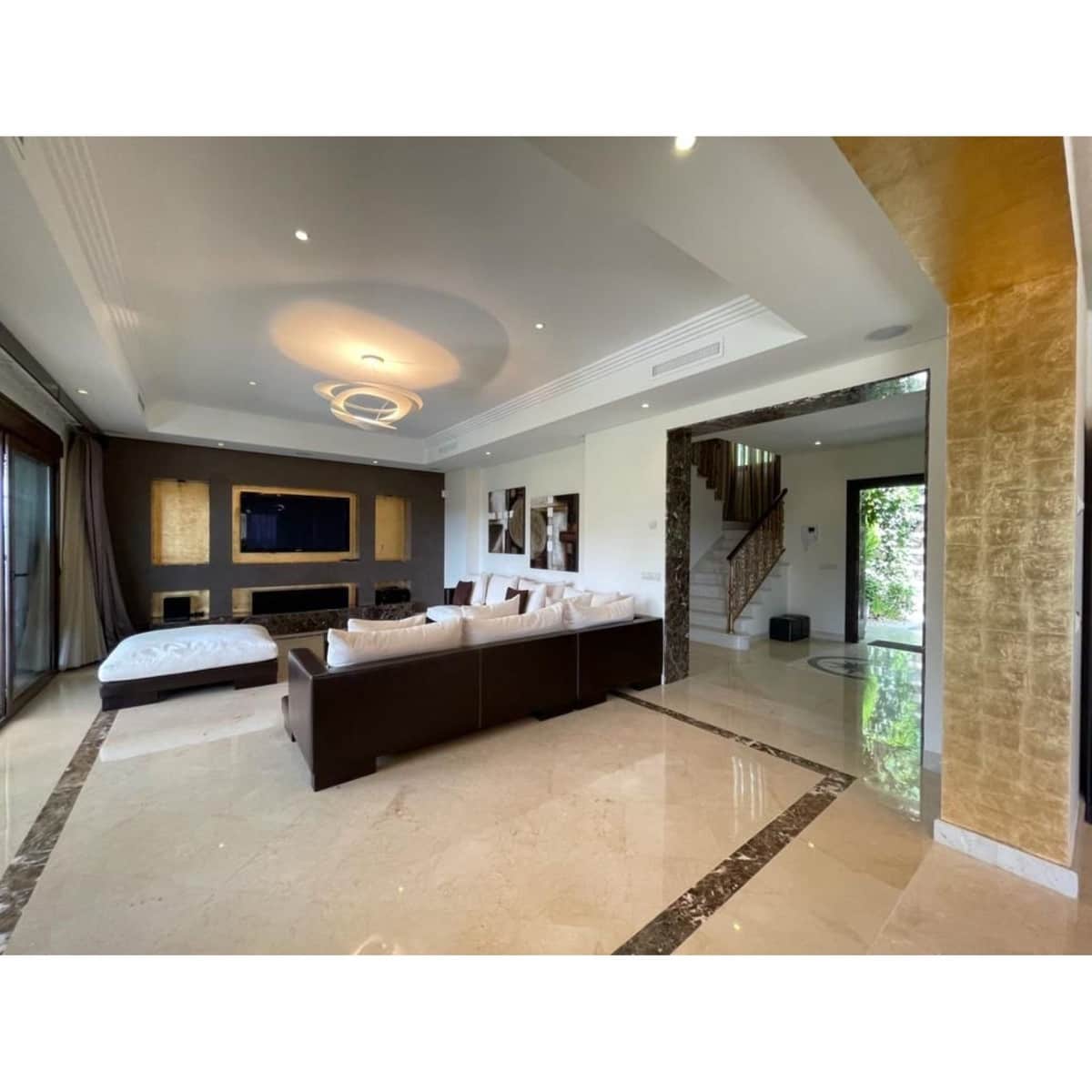 6 bedroom Villa for sale in Los Arqueros with pool garage - € 2,700,000 (Ref: 10002009)