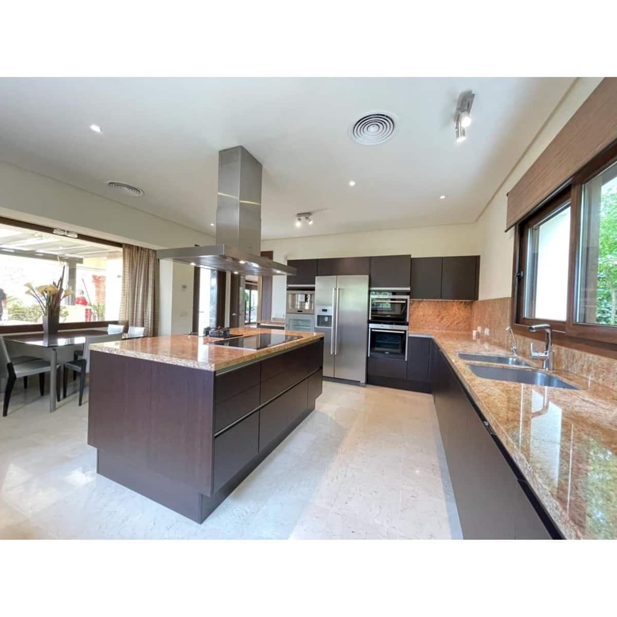 6 bedroom Villa for sale in Los Arqueros with pool garage - € 2,700,000 (Ref: 10002009)