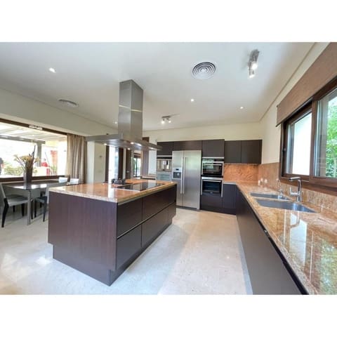 6 sovrum Villa till salu i Los Arqueros, Benahavís med pool garage - 2 700 000 € (Ref: 10002009)