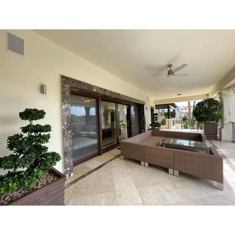 6 sovrum Villa till salu i Los Arqueros, Benahavís med pool garage - 2 700 000 € (Ref: 10002009)
