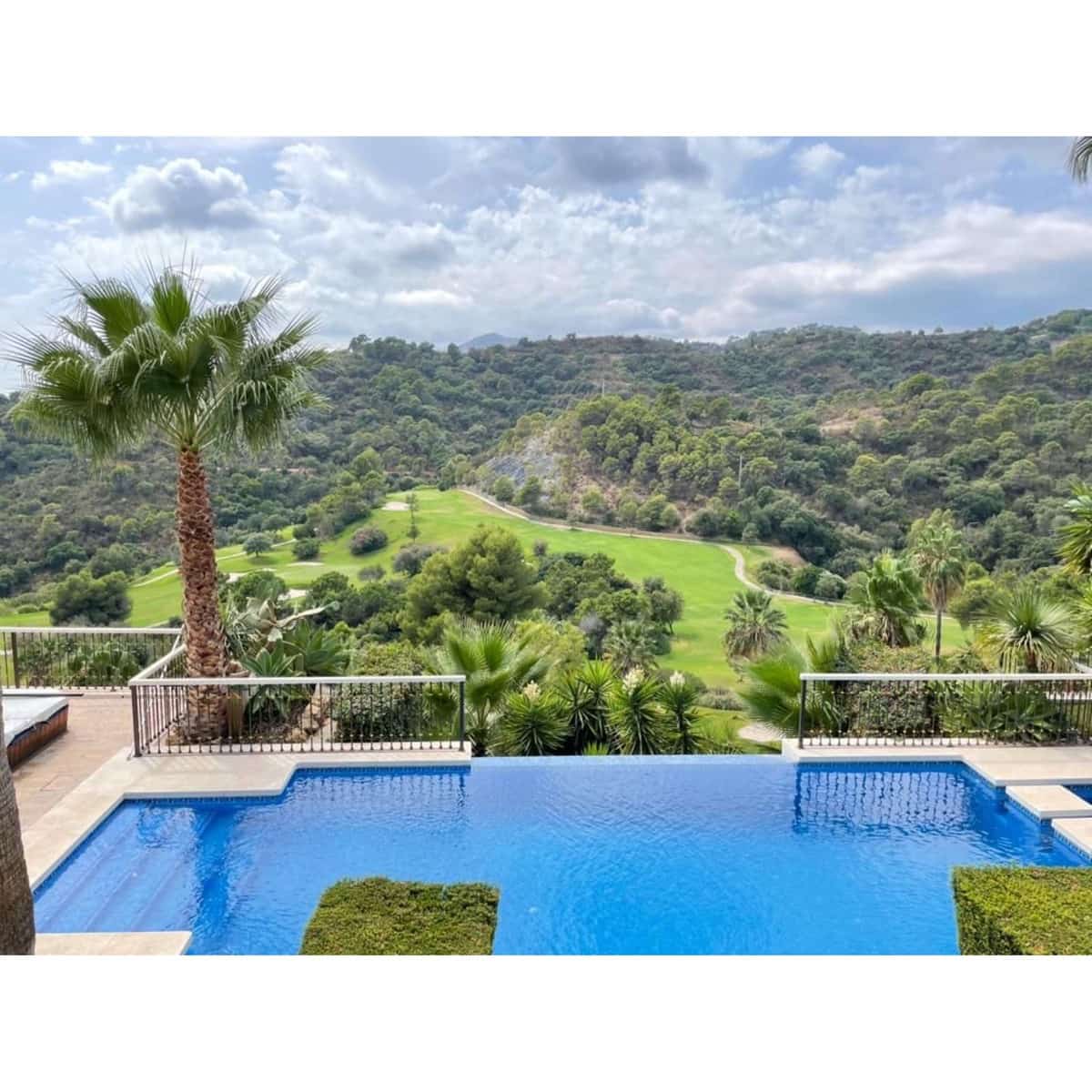 6 bedroom Villa for sale in Los Arqueros with pool garage - € 2,700,000 (Ref: 10002009)