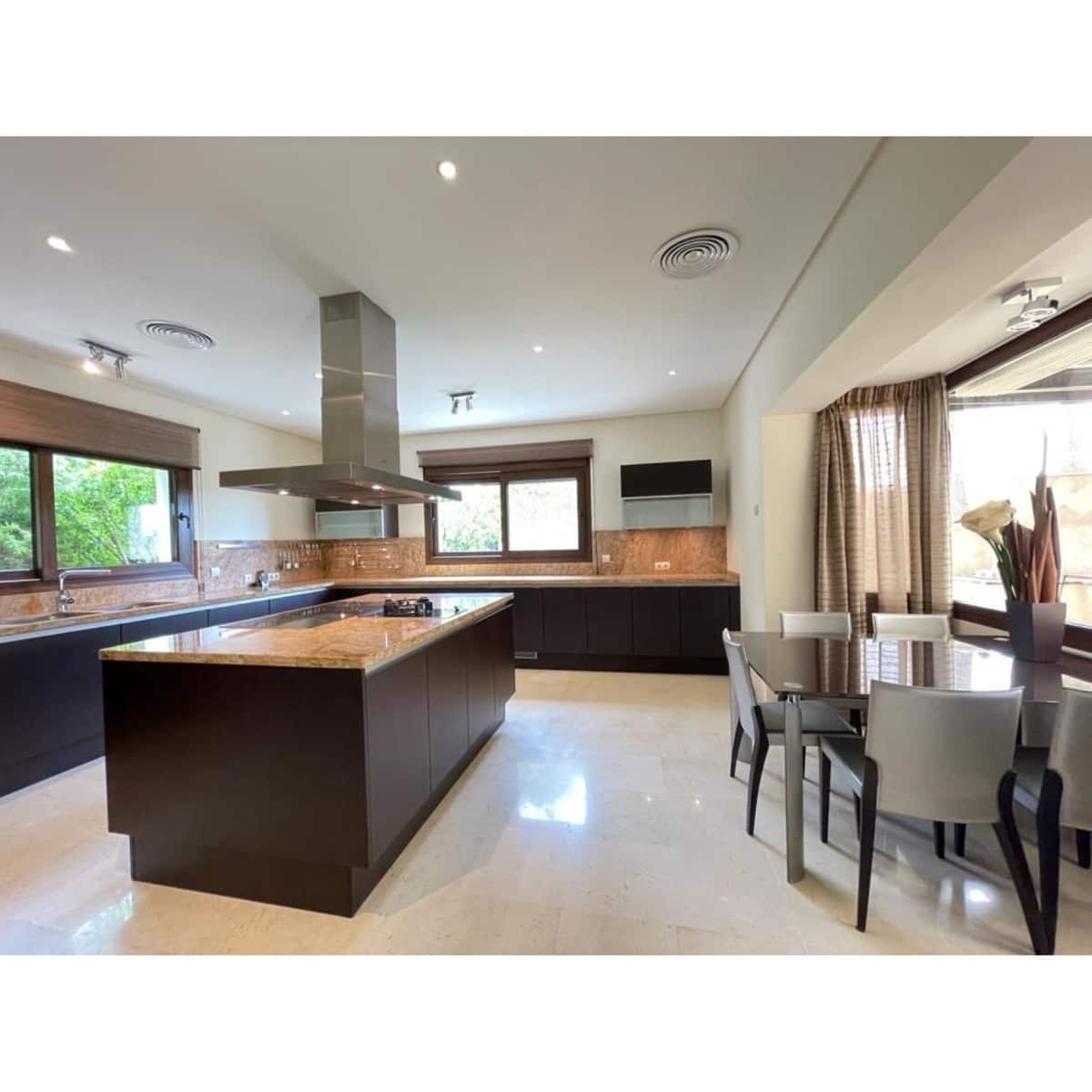 6 bedroom Villa for sale in Los Arqueros with pool garage - € 2,700,000 (Ref: 10002009)