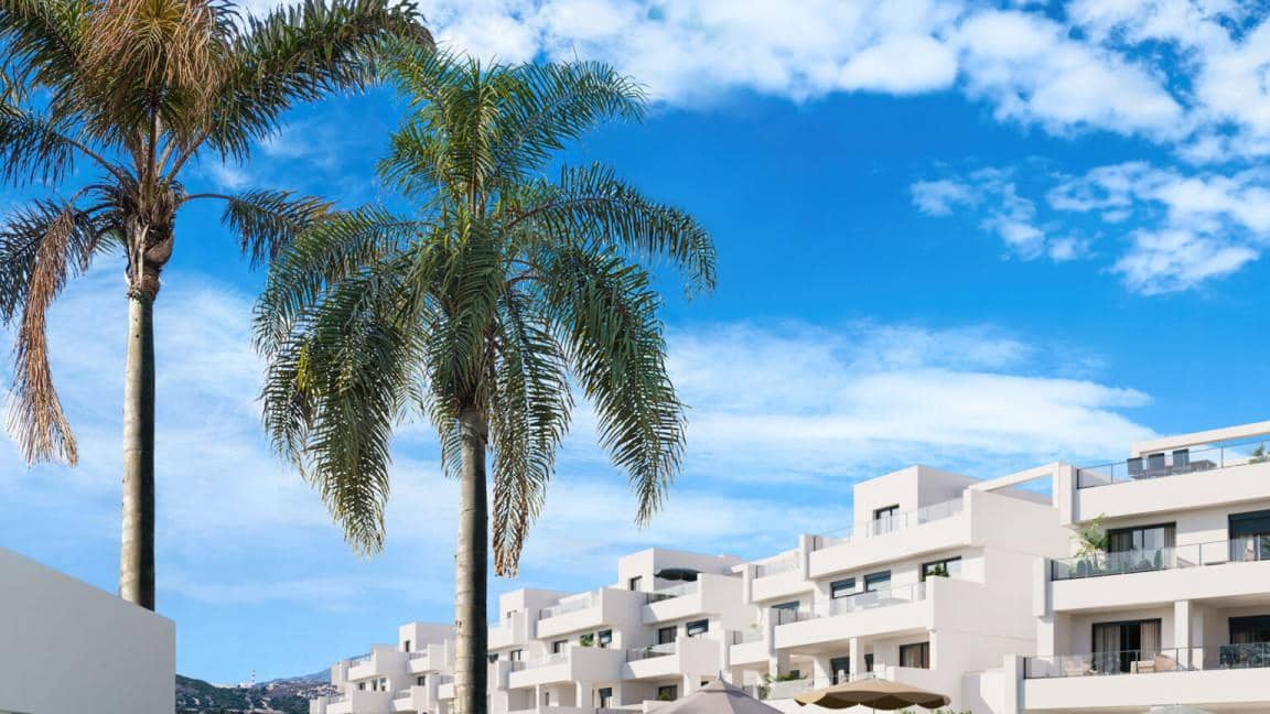 Apartamento de 2 habitaciones en Estepona en venta con piscina garaje - 253.000 € (Ref: 10002011)