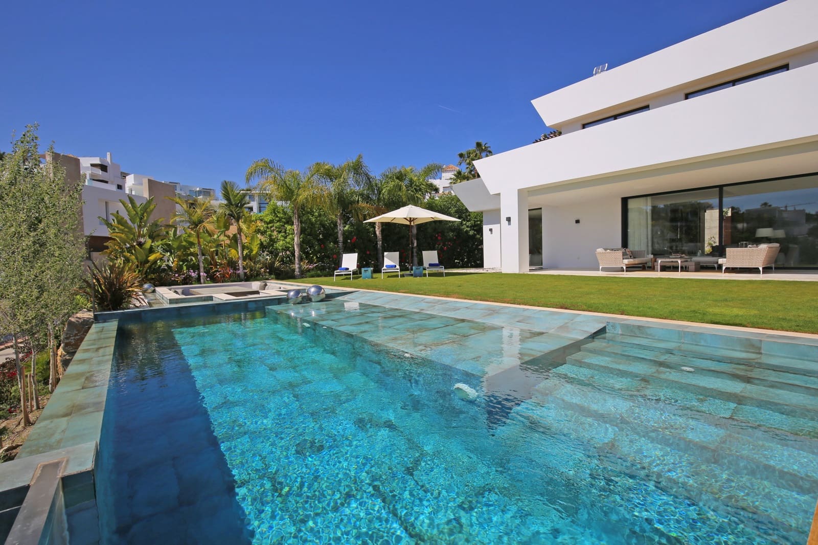 5 slaapkamer Villa te koop in Marbella met zwembad garage - € 2.550.000 (Ref: 10002015)