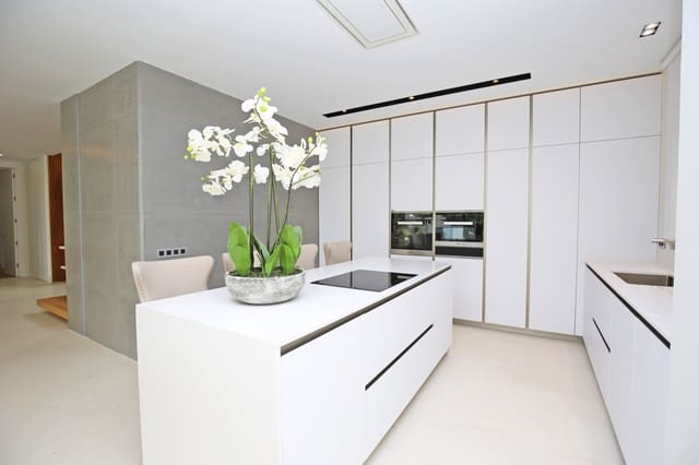5 slaapkamer Villa te koop in Marbella met zwembad garage - € 2.550.000 (Ref: 10002015)