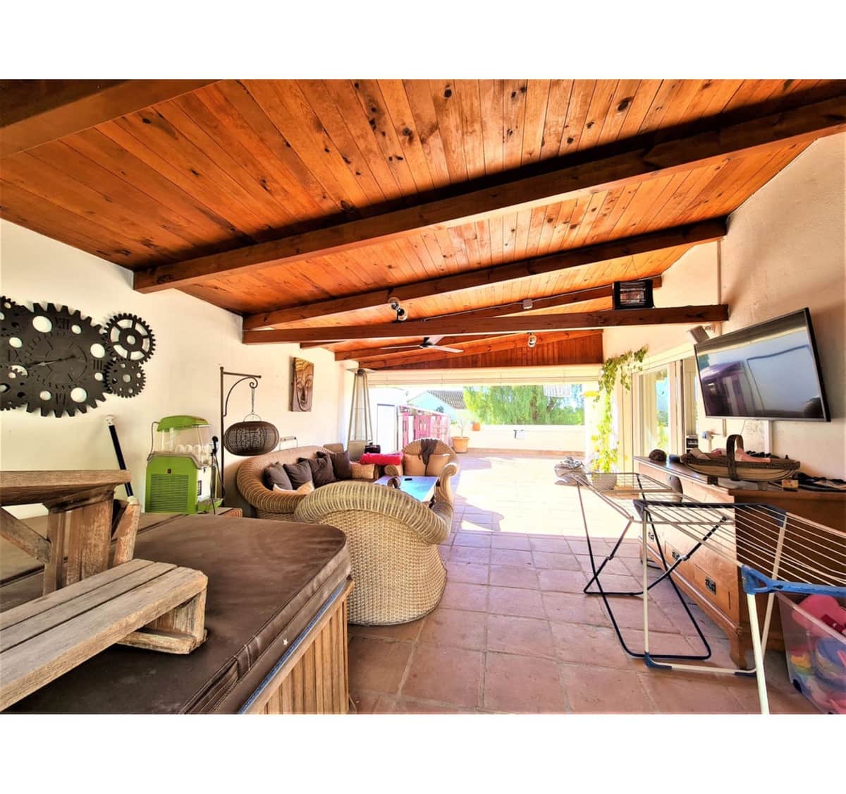 4 bedroom Villa for sale in Nueva Andalucia with pool - € 799,000 (Ref: 10002020)