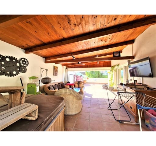4 bedroom Villa for sale in Nueva Andalucia, Marbella with pool - € 799,000 (Ref: 10002020)