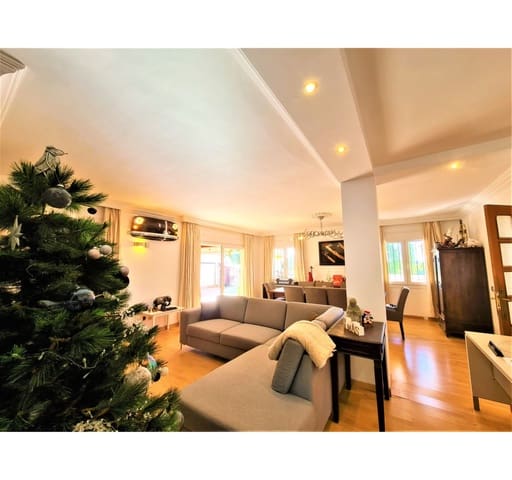 4 bedroom Villa for sale in Nueva Andalucia, Marbella with pool - € 799,000 (Ref: 10002020)