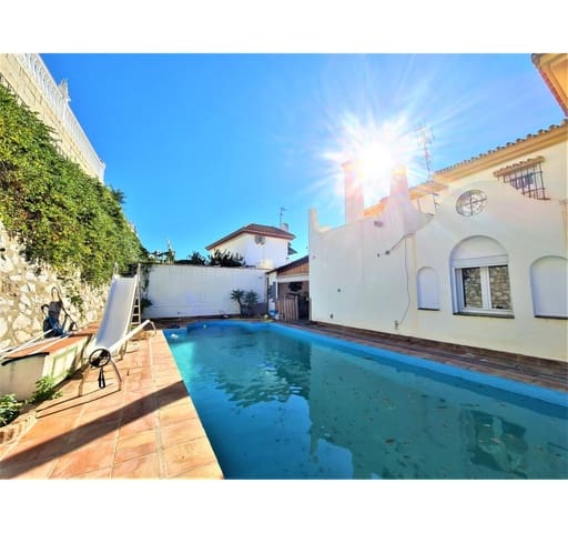 4 bedroom Villa for sale in Nueva Andalucia, Marbella with pool - € 799,000 (Ref: 10002020)